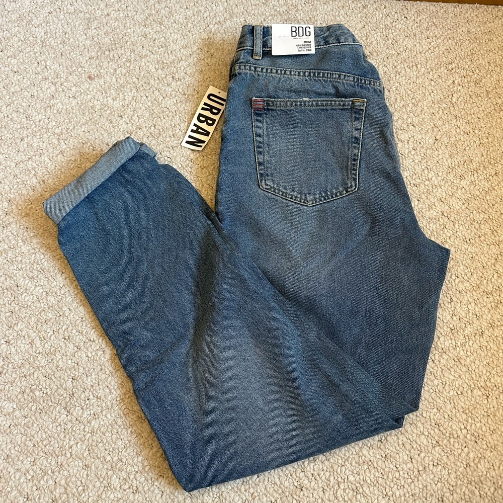 UO mom jeans 28
